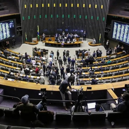 Cmara dos Deputados aprova projeto que dificulta aborto legal em crianas