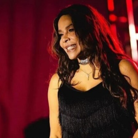 Quem  Silvnia Aquino, cantora que deixou a Calcinha Preta e causa clamor por sua volta  banda