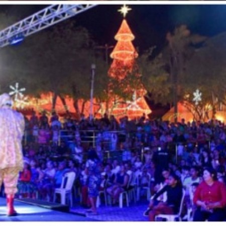 Patos abre oficialmente o 'Natal da Gente' 2025 com desfile e espetculo natalino