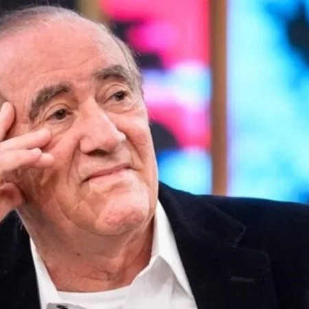 Quem  a filha de Renato Arago que acusa o pai de calote