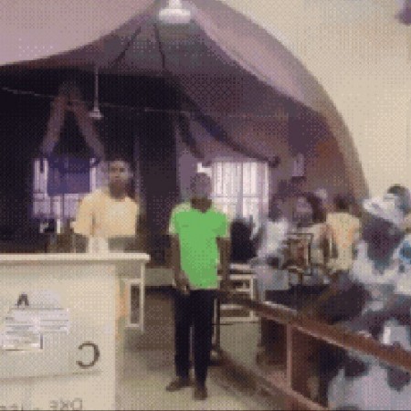 Ataque em igreja na Nigria deixa mortos e pastor sequestrado; veja o vdeo