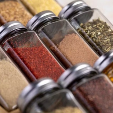 6 temperos que transformam qualquer receita e que voc precisa ter em casa