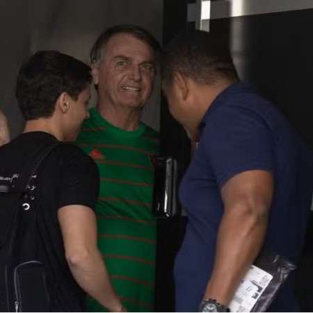 Jair Bolsonaro  preso por determinao de Moraes e ficar em 'sala de estado' na sede da Polcia Federal