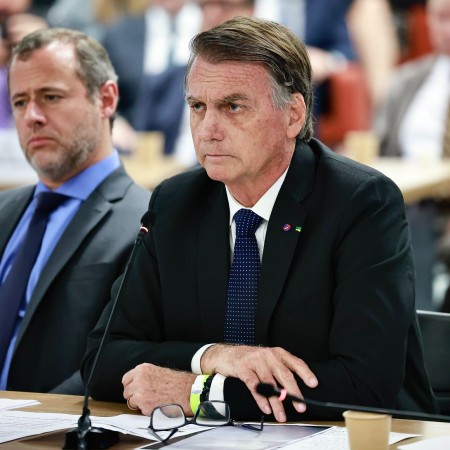 Alexandre de Moraes autoriza Bolsonaro a receber comida especial na priso