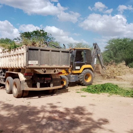Patos recolhe at 75 toneladas de entulhos por dia em operao da Seinfra