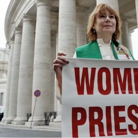 Comisso do Vaticano probe mulheres de se tornarem diconas