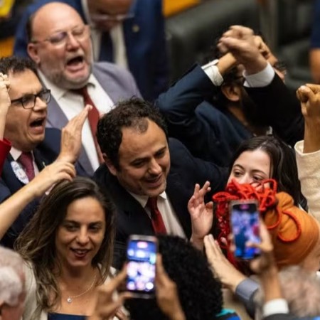 Deputado federal Glauber Braga evita cassao, mas pega 6 meses de suspenso