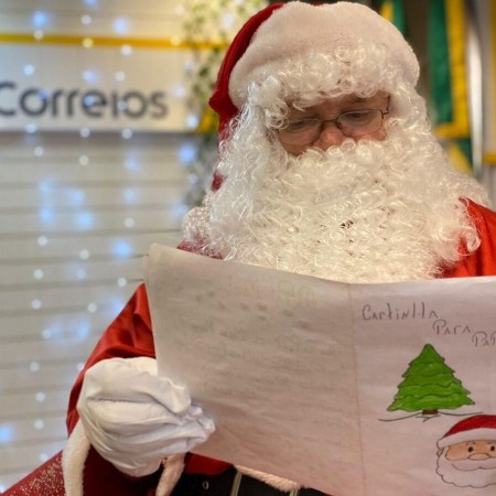 Papai Noel dos Correios: veja como adotar uma cartinha