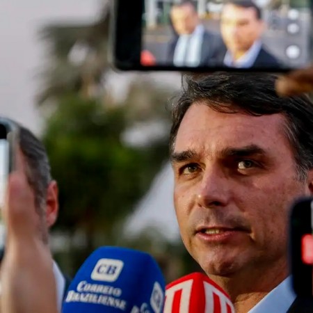 Fl�vio diz que s� abre m�o de candidatura � Presid�ncia para Bolsonaro