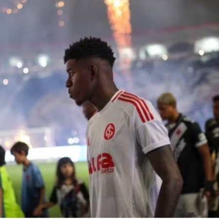 Flamengo se acerta com o Inter e fica pr�ximo de contratar o zagueiro Vit�o