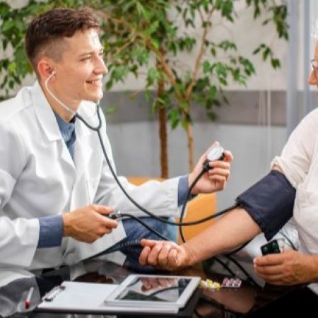 Enamed: 4 em 10 m�dicos de curso privado se formam sem atingir profici�ncia