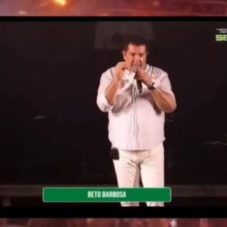 Beto Barbosa anuncia morte em festa durante show em Mar�, mas se retrata ap�s erro