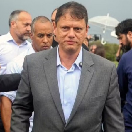 Tarc�sio confirma candidatura � reelei��o em S�o Paulo ap�s encontro com Bolsonaro