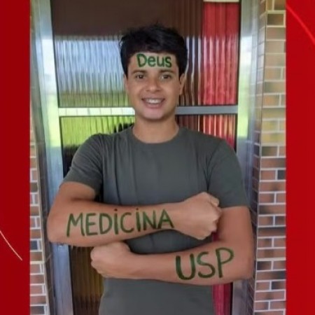 Jovem da periferia de Salvador � primeiro colocado em Medicina na USP pelo Enem