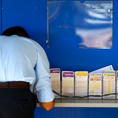 Mega-Sena acumula e pr�mio vai a R$ 130 milh�es