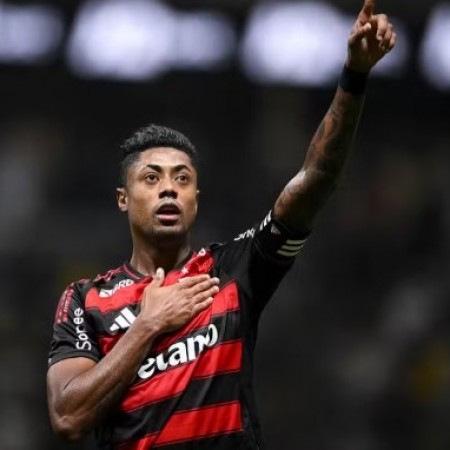 Bruno Henrique completa sete anos de Flamengo com gols decisivos e recorde de t�tulos
