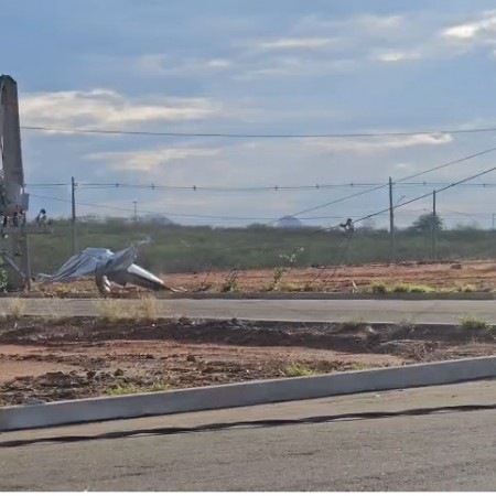 Portal 40 Graus mostra como a Zona Leste de Patos foi afetada pela forte ventania e chuva; acompanhe