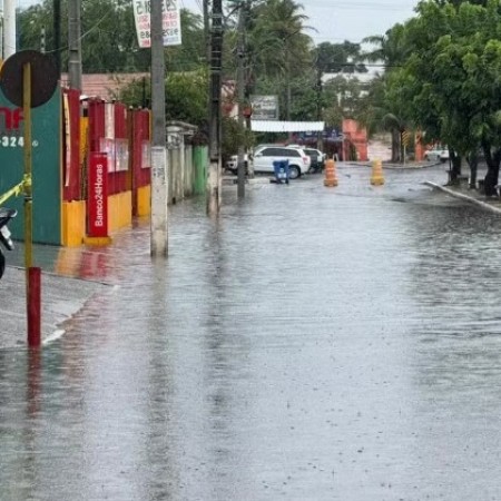 Enxurradas, alagamentos, com�rcios invadidos: chuva causa transtornos no RN