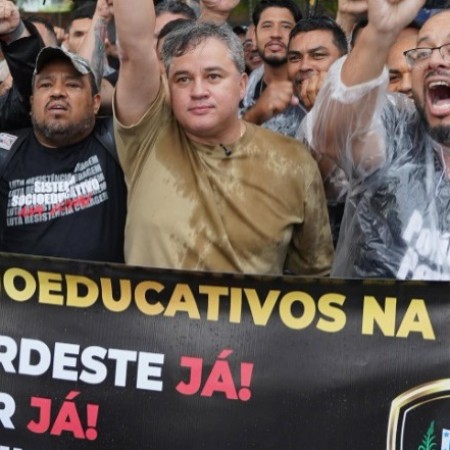 Senador Efraim Filho vai a ato das for�as de seguran�a da Para�ba: 'n�o merecem ter o pior sal�rio do Brasil'