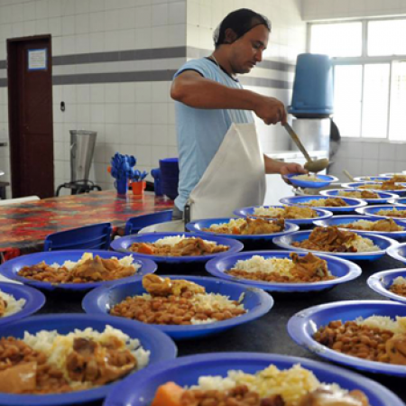 Governo Lula reajusta repasse da merenda escolar em 14,3% para 2026