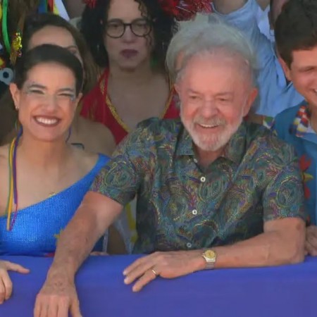 Lula acompanha desfile do Galo da Madrugada, em Recife