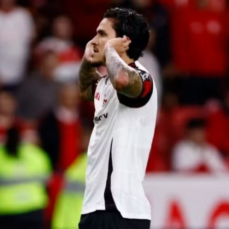 Flamengo ainda n�o tem atacante para revezar com Pedro; entenda busca