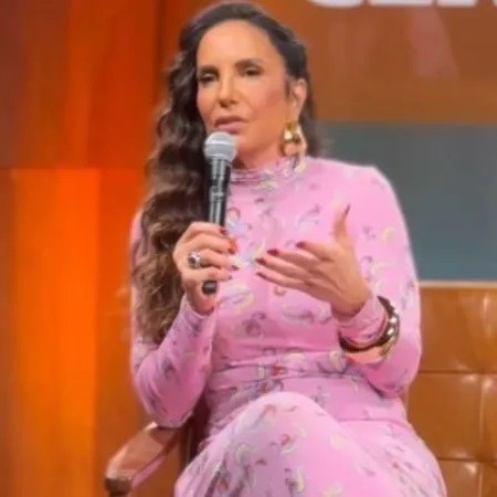 Ivete Sangalo � internada ap�s queda e choca f�s com rosto machucado; veja