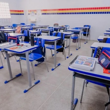 Mil professores da rede estadual aprovados em concurso s�o empossados nesta ter�a(03)