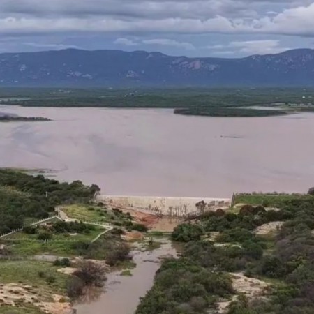 Barragem Farinha sobe para 85,42% da capacidade, faltando 61cm para sua sangria; A�ude Jatob� est� com 30,15% 