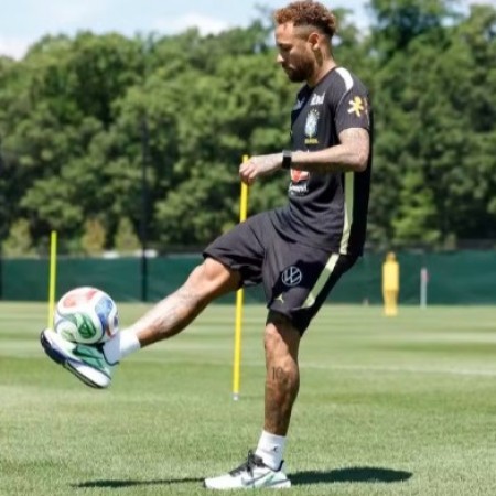 Neymar faz treino em campo com a Sele��o pela primeira vez nos EUA
