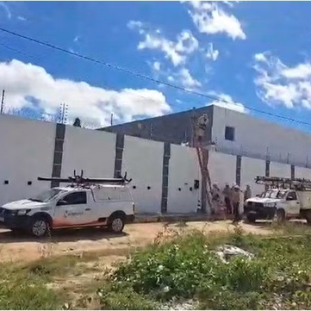 Cinco pessoas s�o presas suspeitas de furtar energia com liga��es irregulares, no Sert�o 