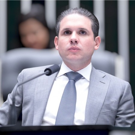 Hugo recebe do Governo Lula projeto que amplia limite de faturamento do MEI para R$ 140 mil