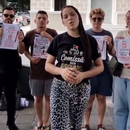 Professores protestam por convoca��o na Para�ba e denunciam excesso de contratos tempor�rios no Estado