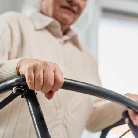 Cerca de 40% dos idosos acima de 80 anos sofrem quedas anualmente, segundo o Minist�rio da Sa�de