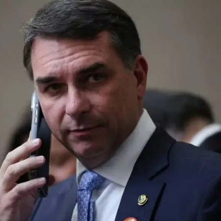 Ministro Alexandre Moraes suspende visitas de Fl�vio a Bolsonaro por 90 dias