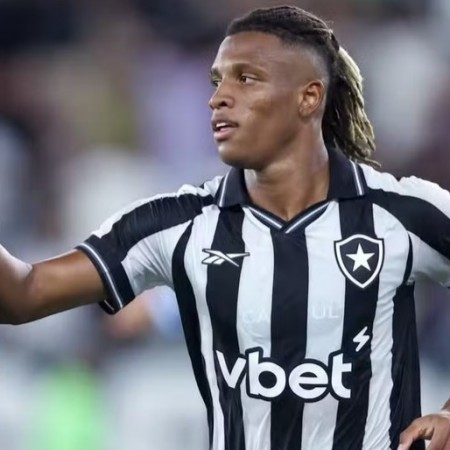 Botafogo v� Palmeiras distante e tenta fechar venda de Danilo para Zenit ou Newcastle