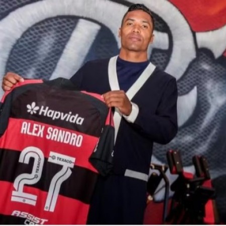 Entenda os motivos que levaram o Flamengo a renovar com Alex Sandro at� 2027