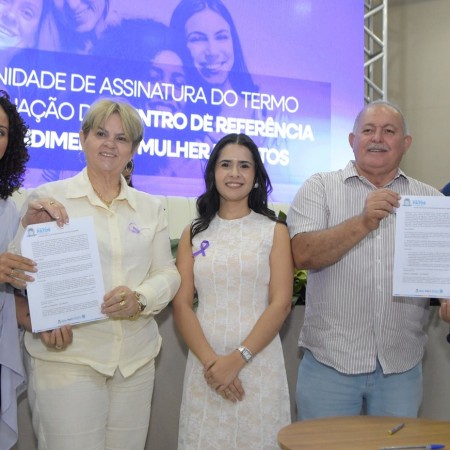 Chaguinha Lopes assina pactua��o para mulheres em situa��o de viol�ncia de S�o Mamede serem atendidas no CRAM de Patos 