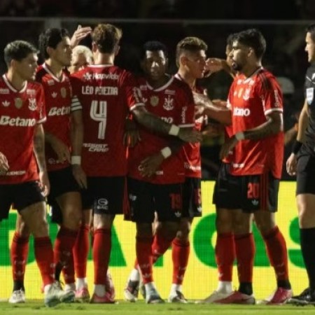 Flamengo mostra for�a do elenco com goleada e fica mais vivo do que nunca no Brasileir�o