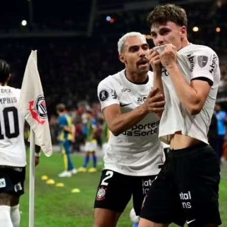 Corinthians supera expuls�o e avan�a �s quartas da Libertadores com vit�ria na ra�a