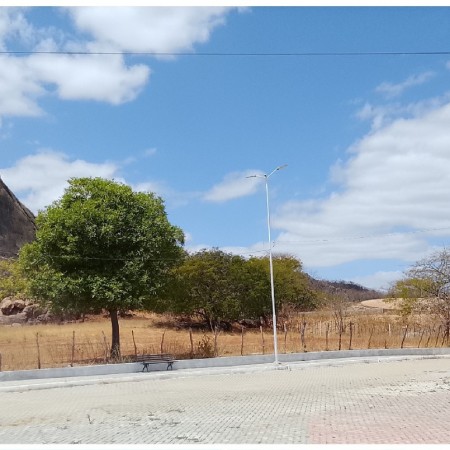 Estrada que leva at� Vila Picotes em S�o Mamede come�a a ser asfaltada