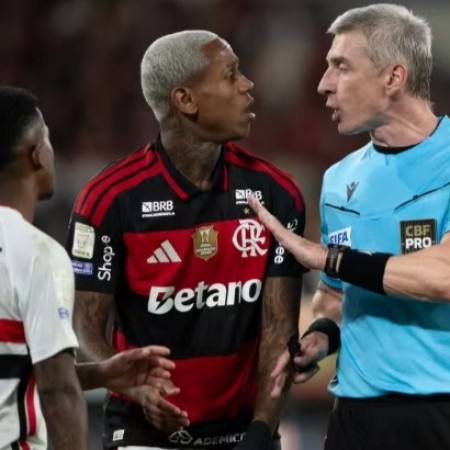 Flamengo chega a acordo com o Bragantino para venda de Wallace Yan
