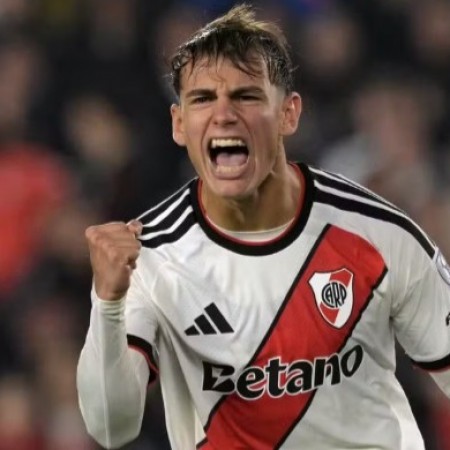Flamengo avan�a por contrata��es de atacantes Anthony Valencia e Joaqu�n Freitas