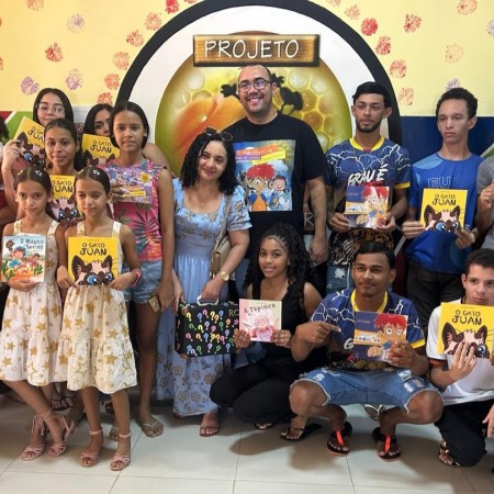 Literatura na Comunidade: Media��o de leitura re�ne jovens na ABENAL, em Patos 