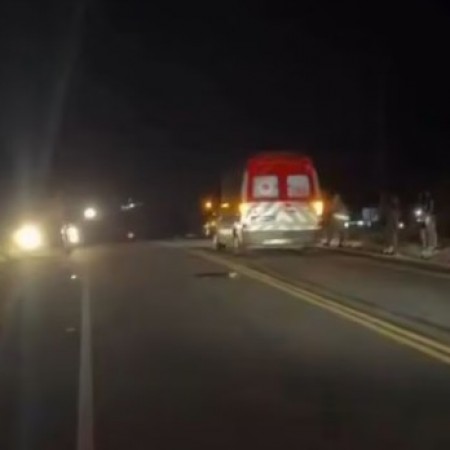 Homem e mulher morrem afogados ap�s carro cair em canal da Transposi��o, em Triunfo