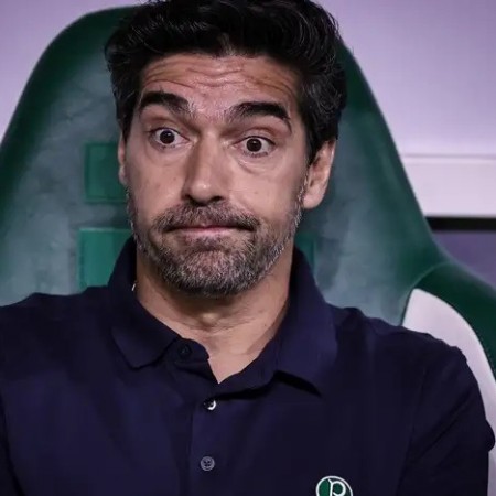 Abel Ferreira � denunciado pelo STJD por chute em microfone; veja poss�vel gancho