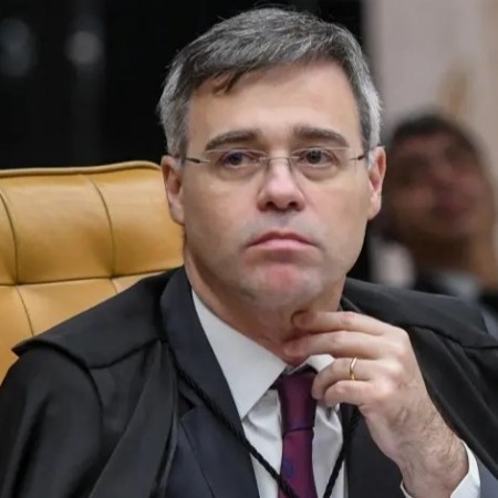 Ao que tudo indica, Andr� Mendon�a quer causar uma crise institucional