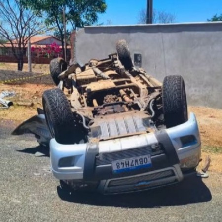 Homem morre ap�s capotar caminhonete na PB-323, em Catol� do Rocha