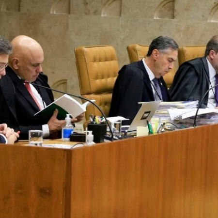 Alexandre de Moraes e Mendon�a batem boca em sess�o do STF: 'Quem tem medo da PF?'