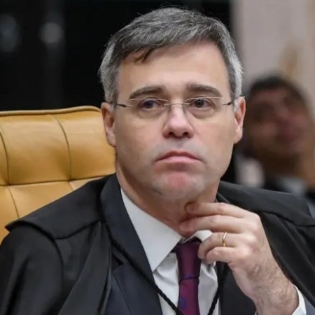 Andr� Mendon�a rejeita a��o do PL de Fl�vio Bolsonaro contra reajuste do Bolsa Fam�lia